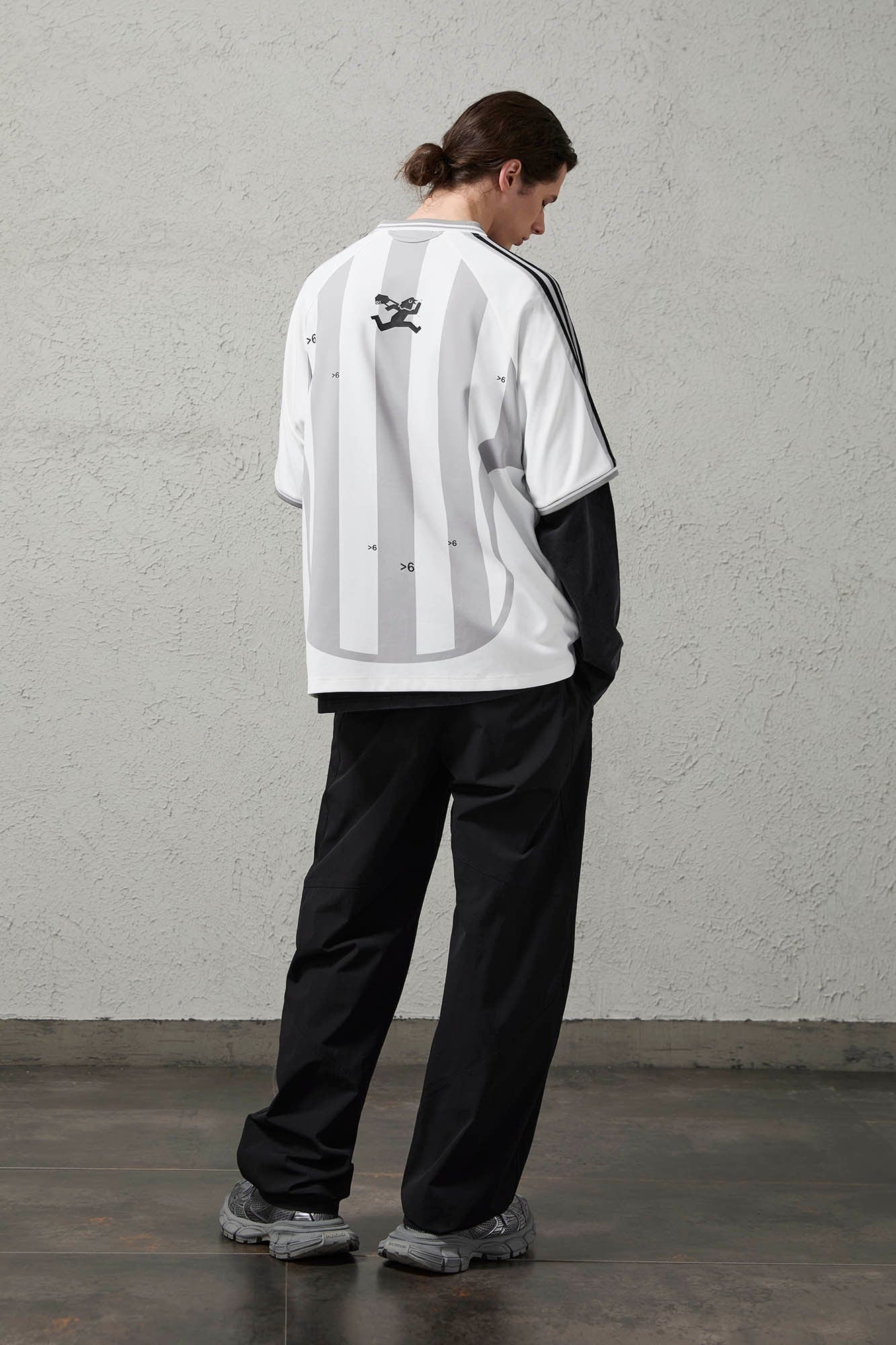 ORGANIC EMOTION Striped Badge Graphics Soccer Jersey
