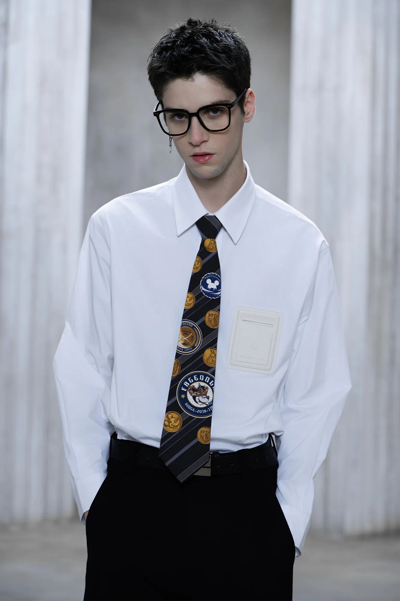 FACEONLAB Golden Emblem Stripe Zip Tie Black