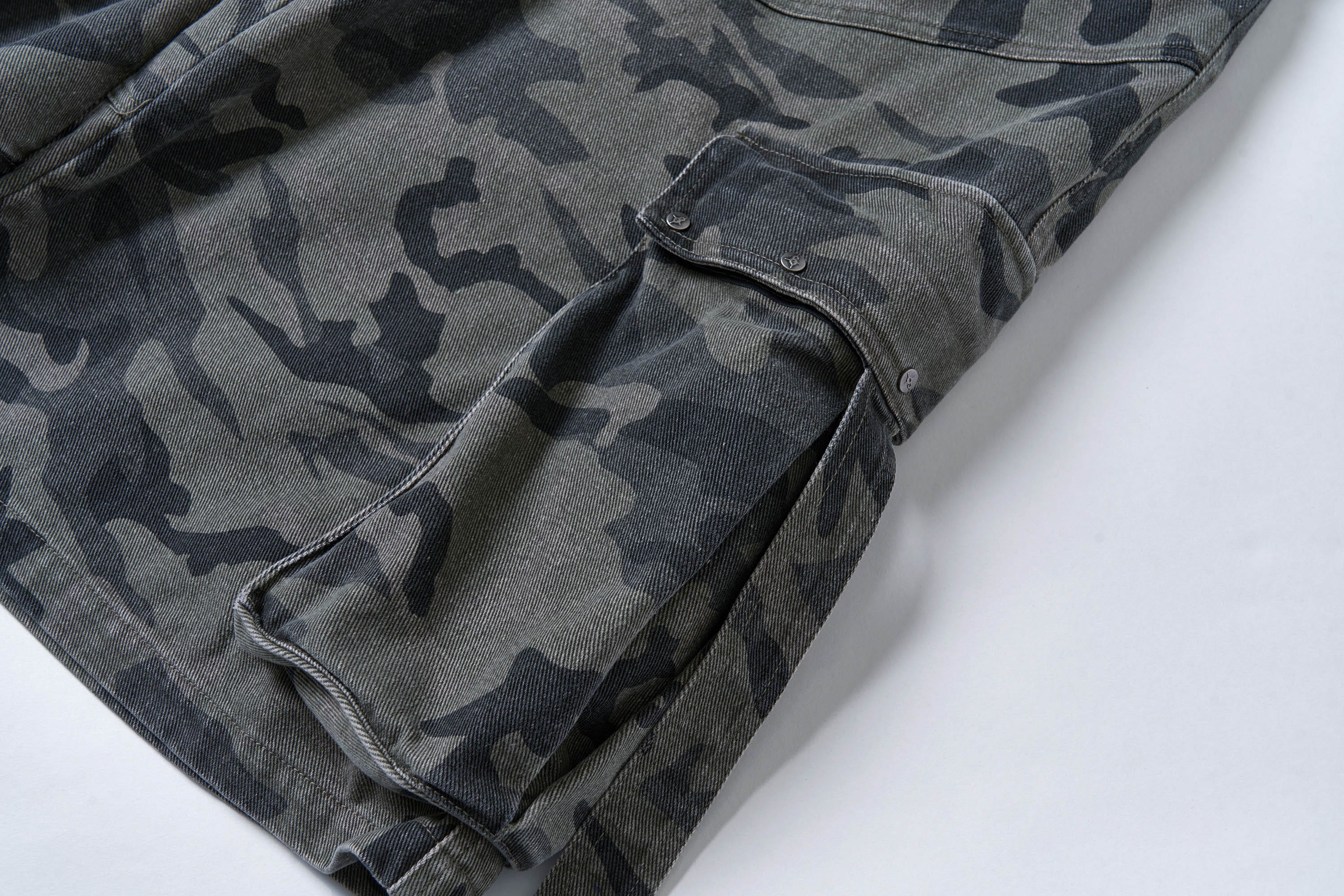SAVAGEGROWTHWORLD Camo Spliced Multi-Pocket Shorts