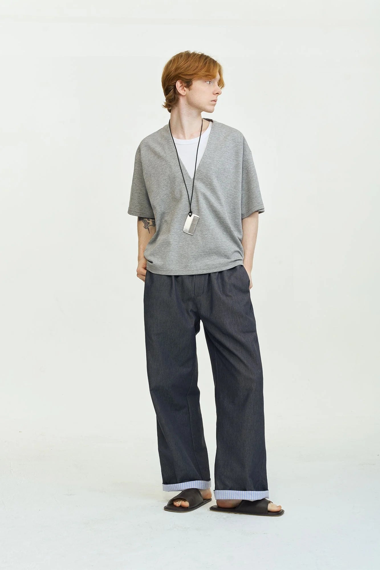 LEONSENSE Essential Deep V-Cut T-Shirt