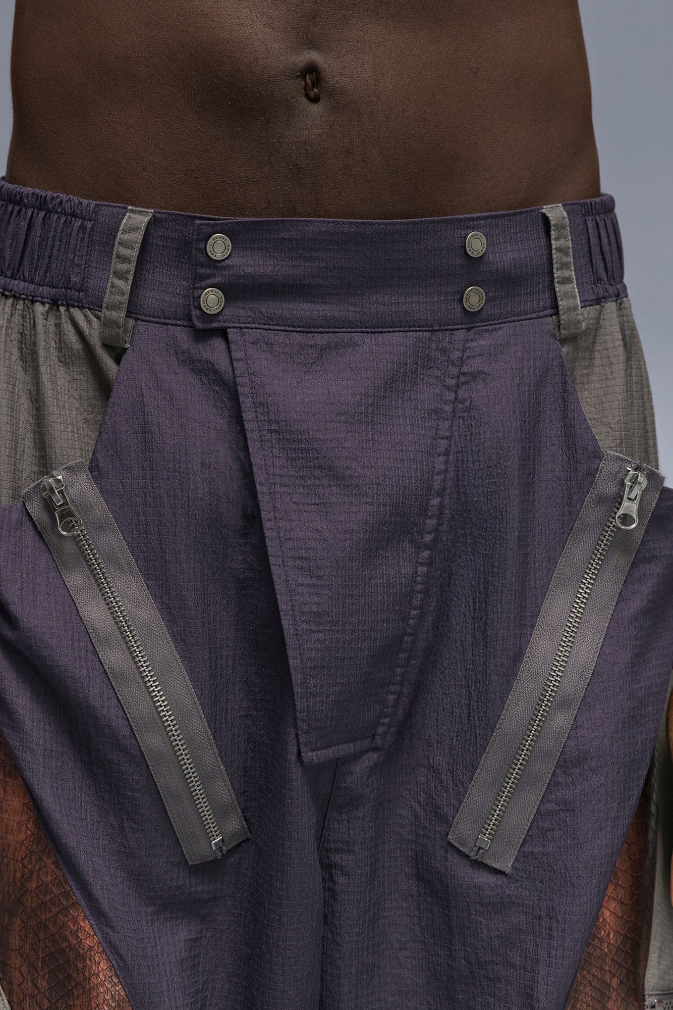 XIPHEVIL Snake Skin Contrast Panel Multi-Pocket Shorts